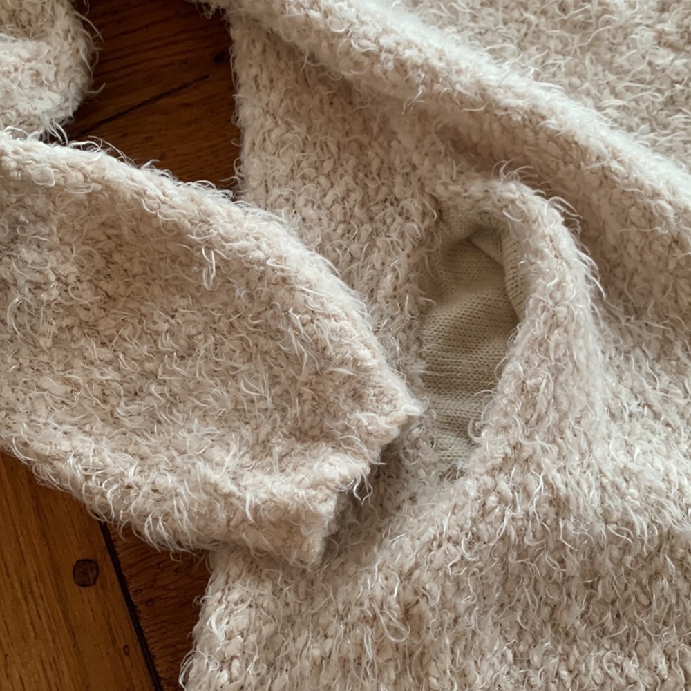 Ecote Women’s Ivory Cream Fuzzy Open Front Cardigan w/ Side Pockets Size Small - Picture 6 of 6